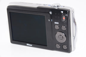 【外観特上級】Nikon デジタルカメラ COOLPIX (クールピクス) S3300 クリスタルシルバー S3300SL