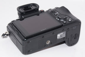 【外観並級】ソニー ミラーレス一眼 α7 III ズームレンズキット FE 28-70mm F3.5-5.6 OSS ILCE-7M3K