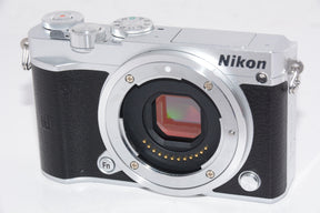 【外観特上級】Nikon ミラーレス一眼 Nikon1 J5 ボディ