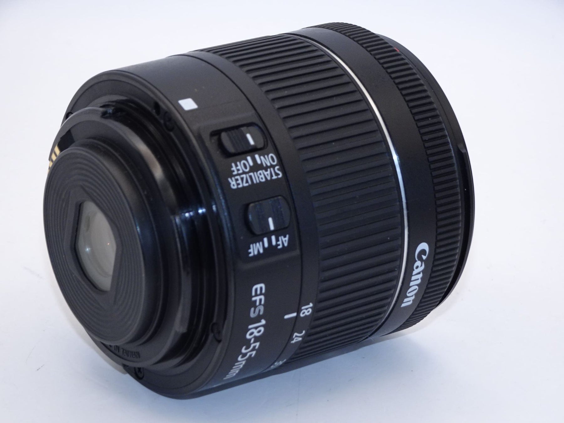 【外観特上級】Canon 標準ズームレンズ EF-S18-55mm F3.5-5.6 IS STM