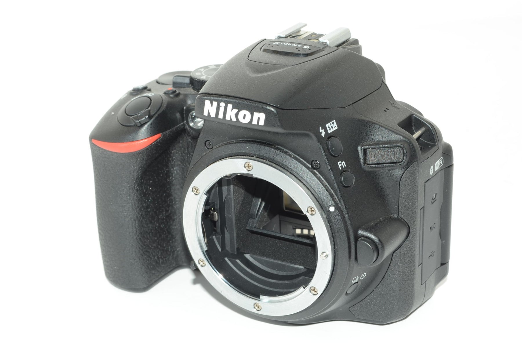 【外観特上級】Nikon デジタル一眼レフカメラ D5600 18-140 VR レンズキット ブラック D5600LK18-140BK