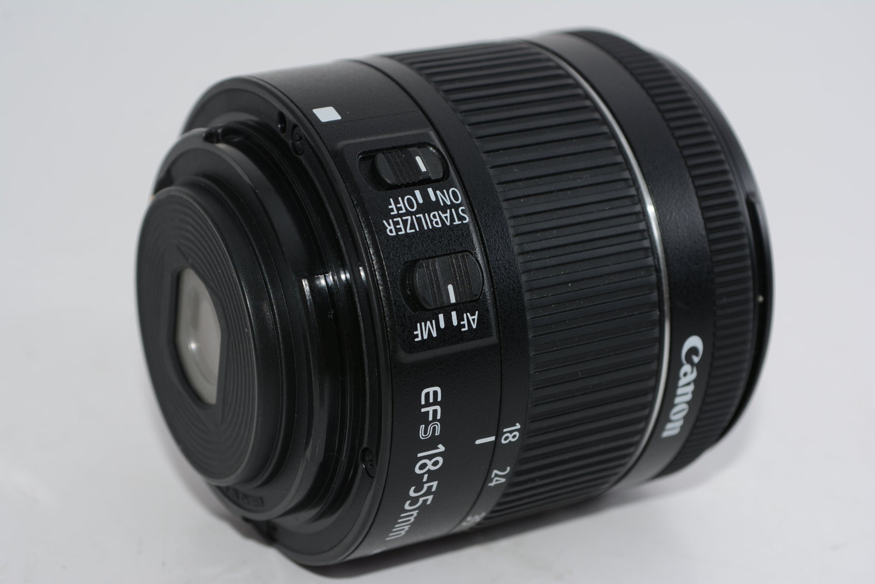 【外観特上級】Canon 標準ズームレンズ EF-S18-55mm F4.0-5.6IS STM