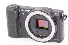 【ほぼ新品】ソニー SONY ミラーレス一眼 α5100 パワーズームレンズキット E PZ 16-50mm F3.5-5.6 OSS付属 ブラック ILCE-5100L-B