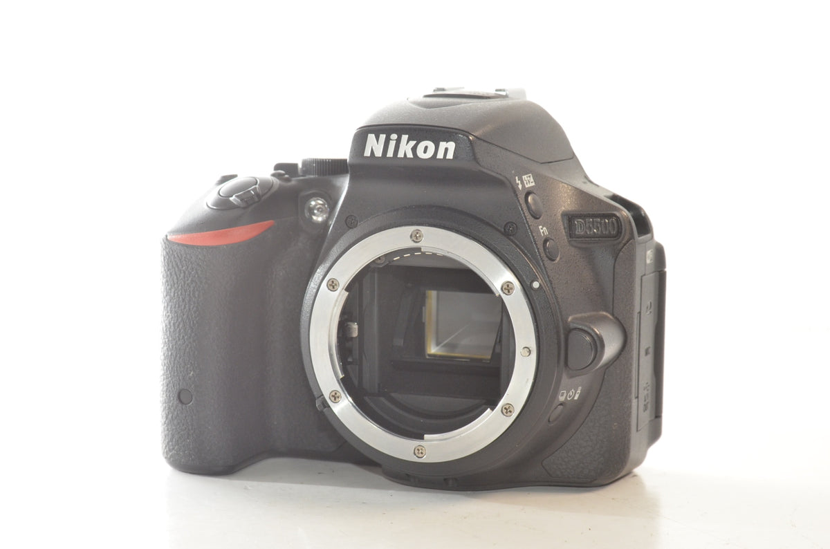 【外観並級】Nikon デジタル一眼レフカメラ D5500 18-55 VRII レンズキット ブラック 2416万画素 3.2型液晶 タッチパネル D5500LK18-55BK