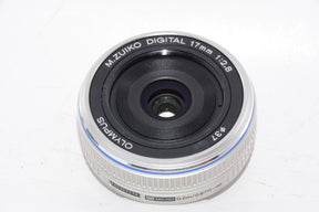 【外観特上級】OLYMPUS パンケーキレンズ M.ZUIKO DIGITAL 17mm F2.8 シルバー