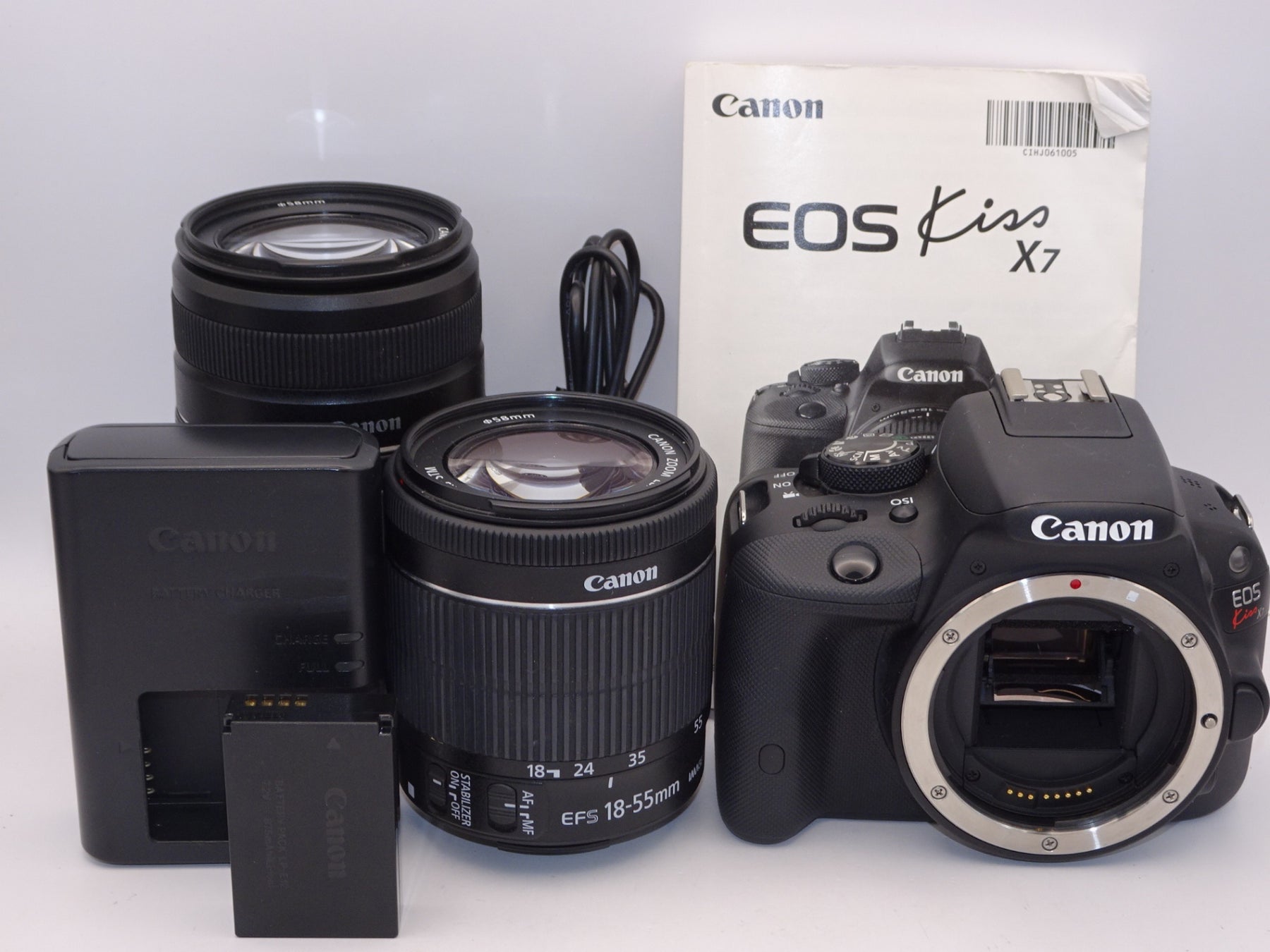 外観特上級】Canon デジタル一眼レフカメラ EOS Kiss X7 ダブルズームキット EF-S18-55ｍｍ/EF-S55-250ｍ