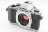 【外観並級】OLYMPUS OM-D E-M10 ボディ シルバー ミラーレス一眼 OM-D E-M10 BODY SLV