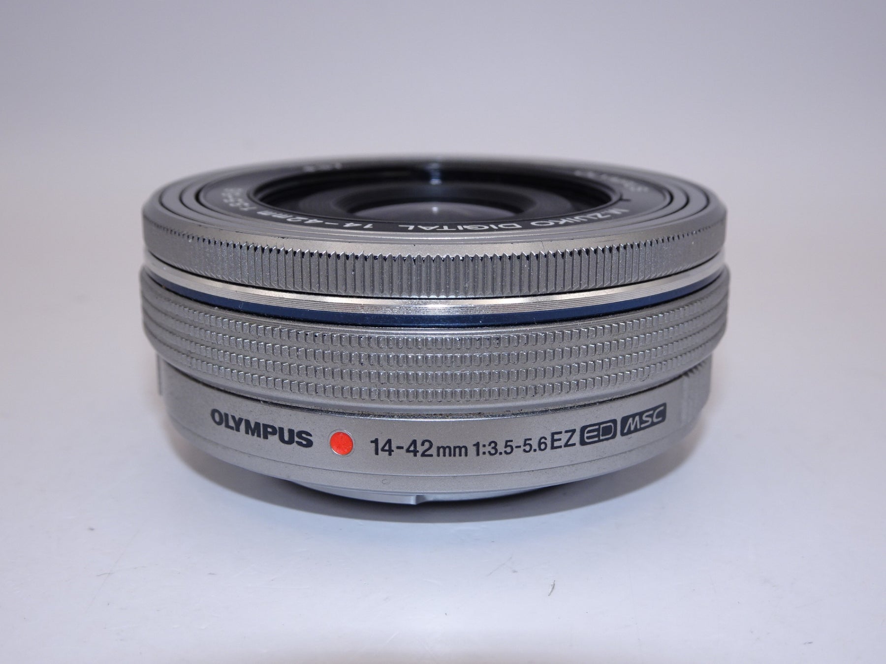 【外観並級】OLYMPUS 電動式パンケーキズームレンズ M.ZUIKO DIGITAL ED 14-42mm F3.5-5.6 EZ SLV