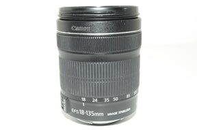 【外観特上級】Canon 標準ズームレンズ EF-S18-135mm F3.5-5.6 IS STM