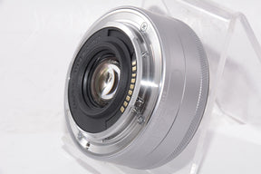 【外観特上級】Canon 単焦点広角レンズ EF-M22mm F2 STM シルバー ミラーレス一眼対応 EF-M222STMSL