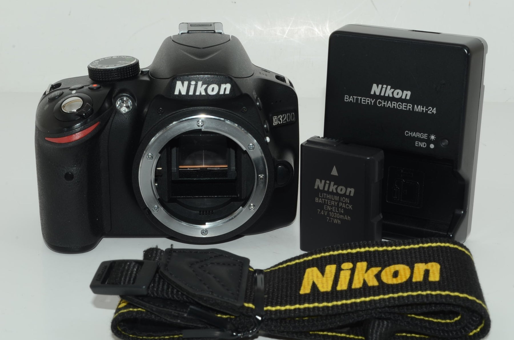 【外観特上級】Nikon デジタル一眼レフカメラ D3200 ボディー ブラック D3200BK