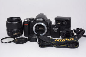 【外観特上級】Nikon デジタル一眼レフカメラ D40 レンズキット ブラック D40BLK