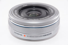 【外観特上級】OLYMPUS M.ZUIKO DIGITAL ED 14-42mm F3.5-5.6 EZ SLV