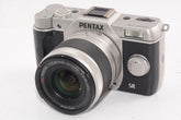 【外観特上級】PENTAX デジタルミラーレス一眼 Q10 ズームレンズキット [標準ズーム 02 STANDARD ZOOM] シルバー Q10 LENSKIT SILVER 12163