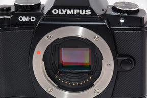 【外観並級】OLYMPUS ミラーレス一眼 OM-D E-M5 ボディ ブラック