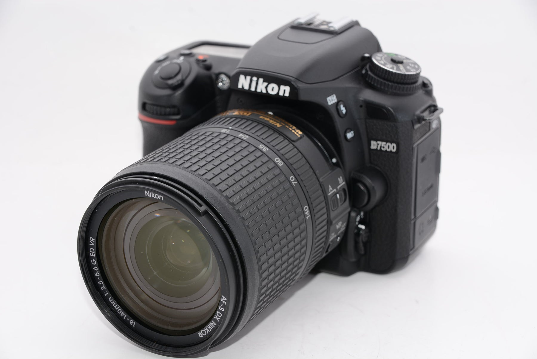外観特上級】Nikon デジタル一眼レフカメラ D7500 18-140VR レンズキット D7500LK18-140