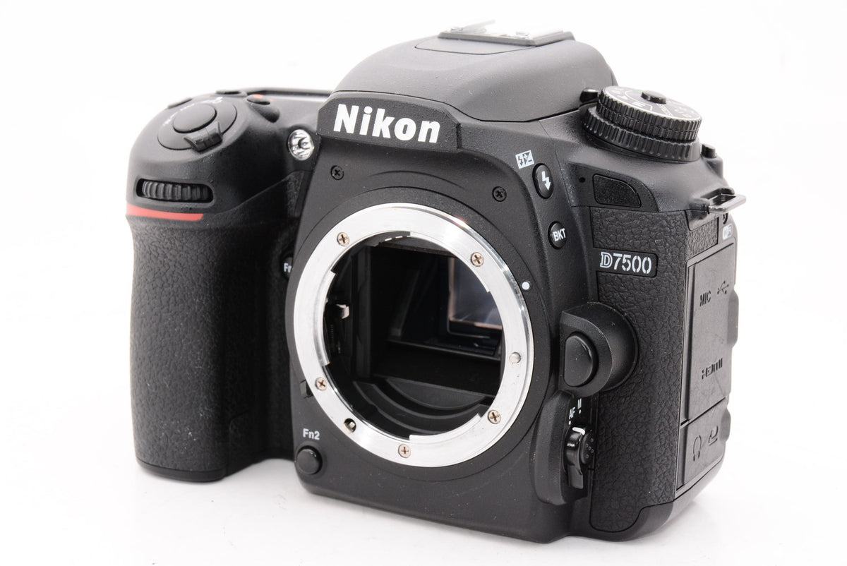 【外観特上級】Nikon デジタル一眼レフカメラ D7500 18-140VR レンズキット D7500LK18-140