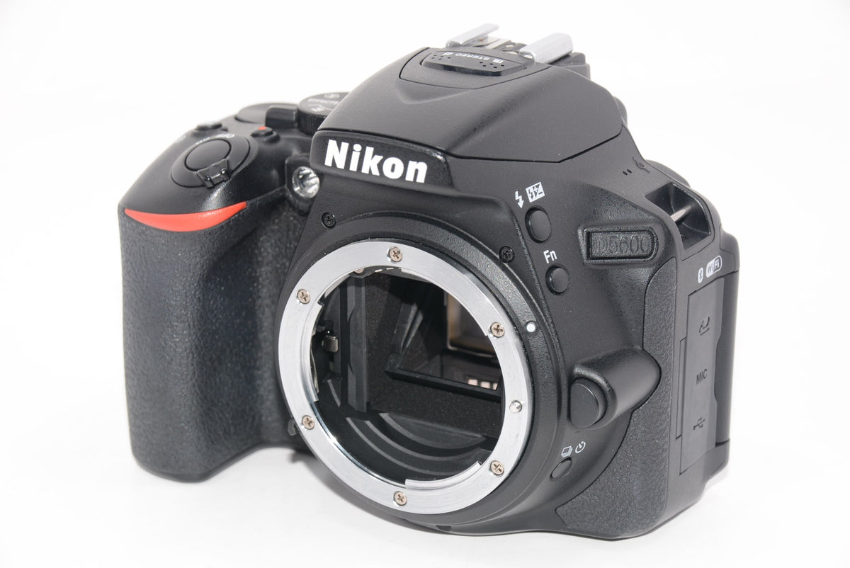 【外観特上級】Nikon デジタル一眼レフカメラ D5600 ダブルズームキット ブラック D5600WZBK