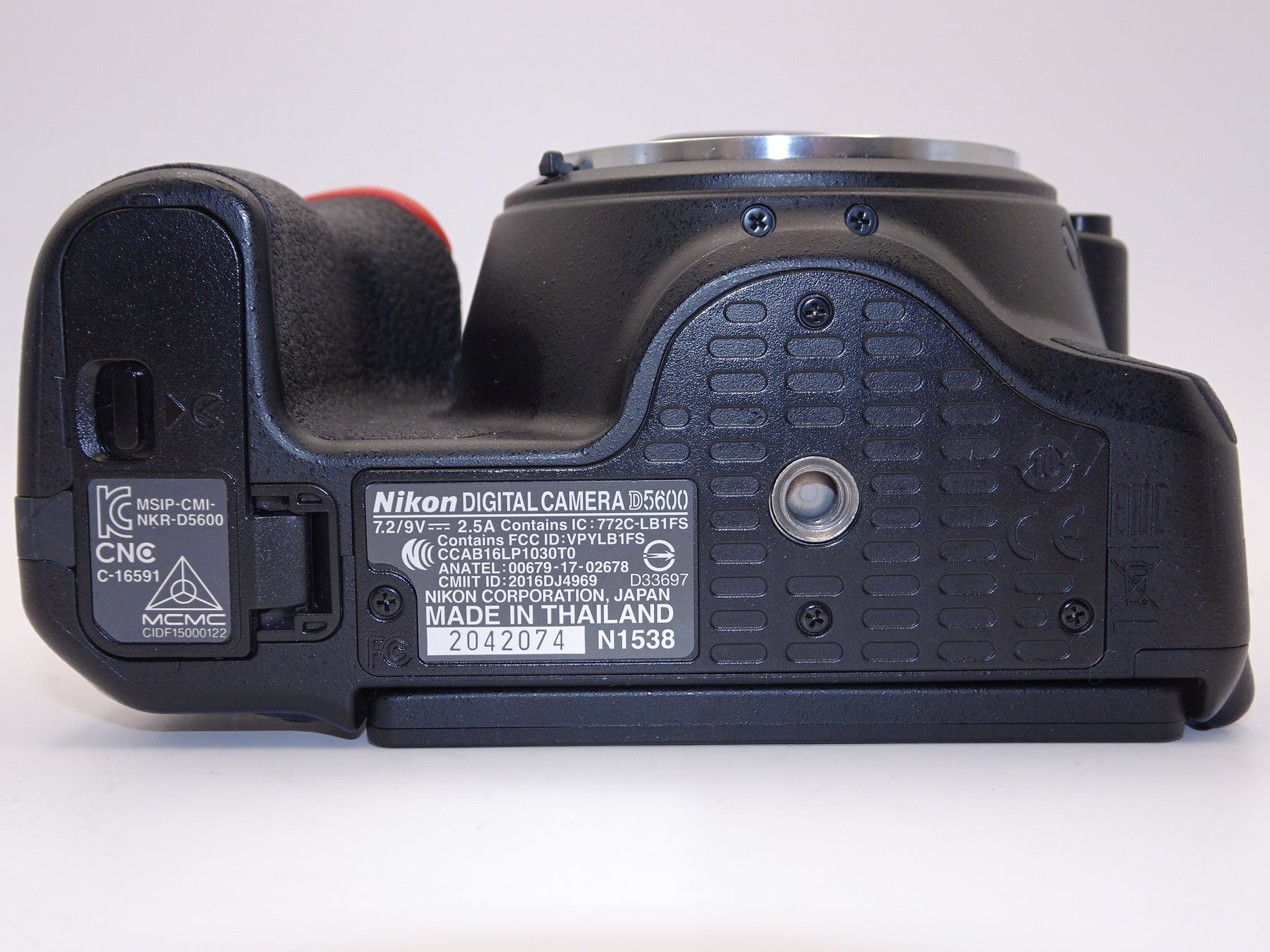 D5600 レンズキット　ニコン　AF-P 18-55カメラ