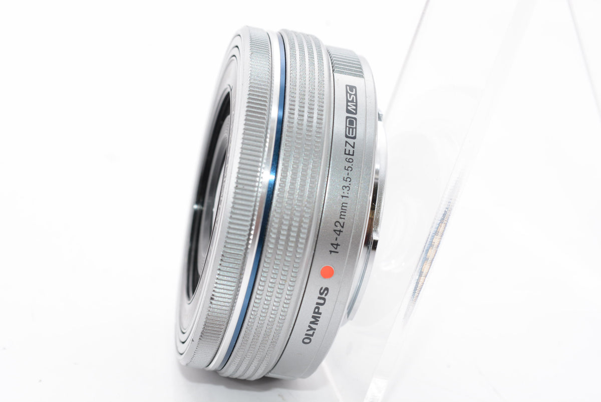 【外観並級】OLYMPUS 電動式パンケーキズームレンズ M.ZUIKO DIGITAL ED 14-42mm F3.5-5.6 EZ SLV