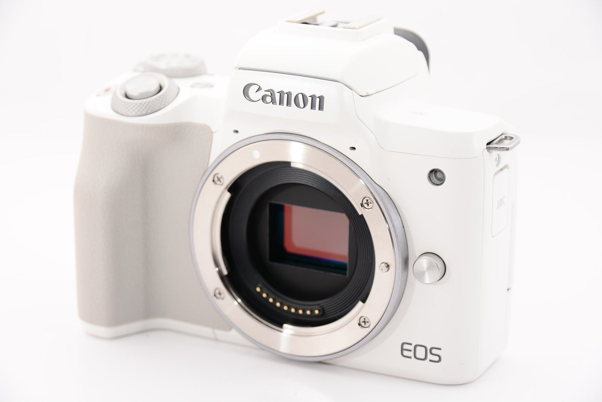 【ほぼ新品】Canon ミラーレス一眼カメラ EOS Kiss M2 ダブルレンズキット ホワイト KISSM2WH-WLK