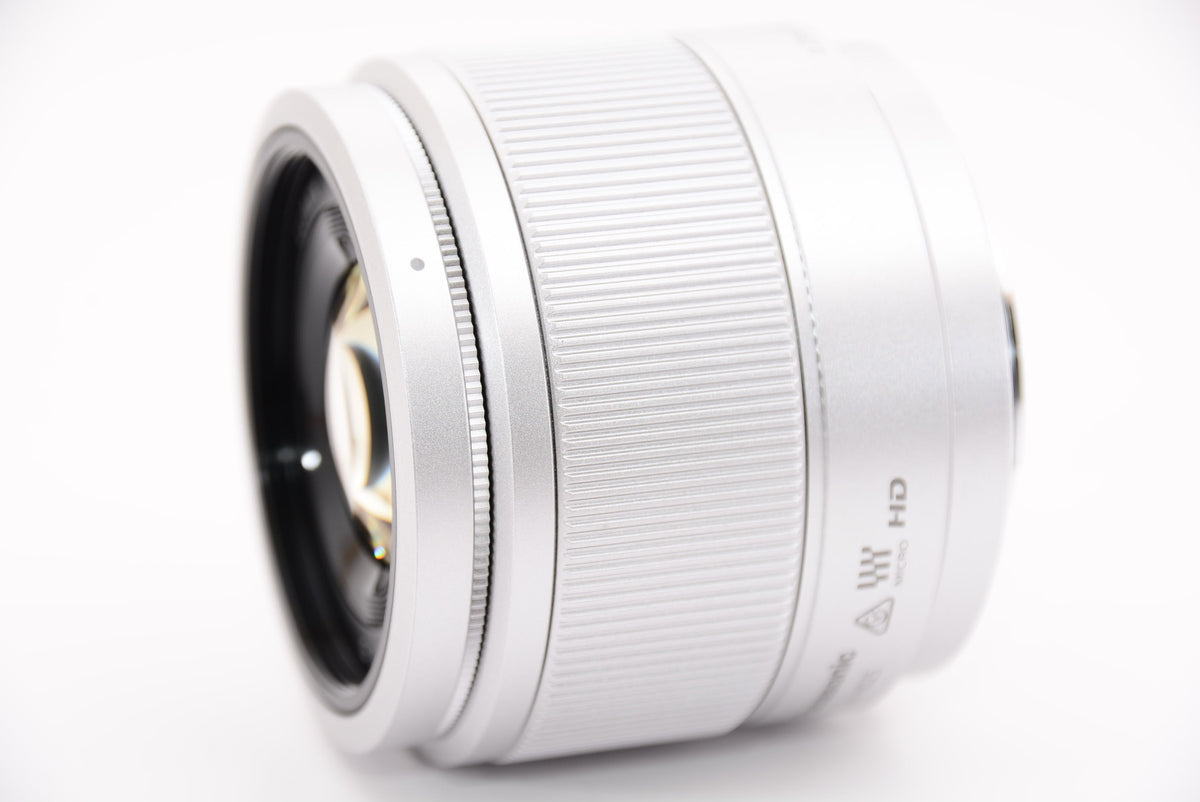 【外観特上級】パナソニック 単焦点レンズ マイクロフォーサーズ用 ルミックス G 25mm/ F1.7 ASPH. シルバー H-H025-S