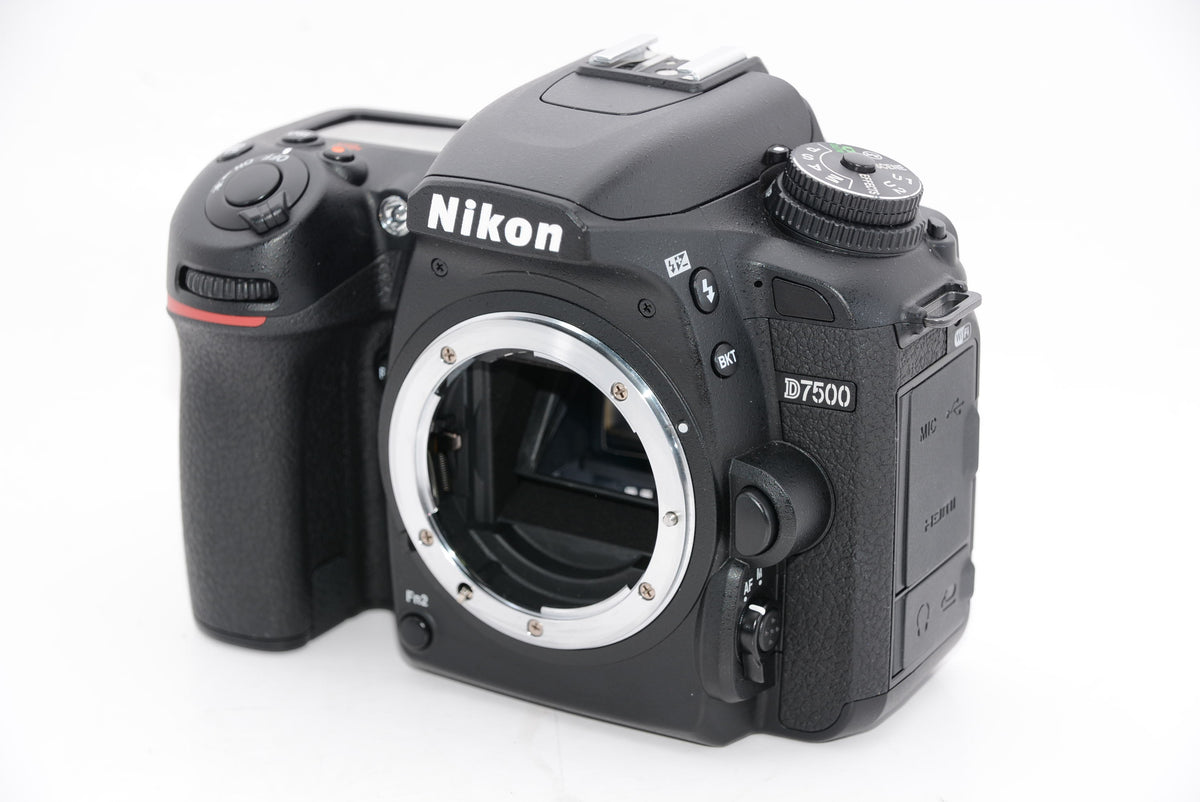 【外観特上級】Nikon デジタル一眼レフカメラ D7500 18-140VR レンズキット D7500LK18-140