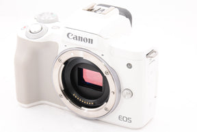 【ほぼ新品】キヤノン EOS Kiss M 【EF-M15-45 IS STM レンズキット】 (ホワイト/ミラーレス一眼カメラ) EOSKISSMWH1545ISLK