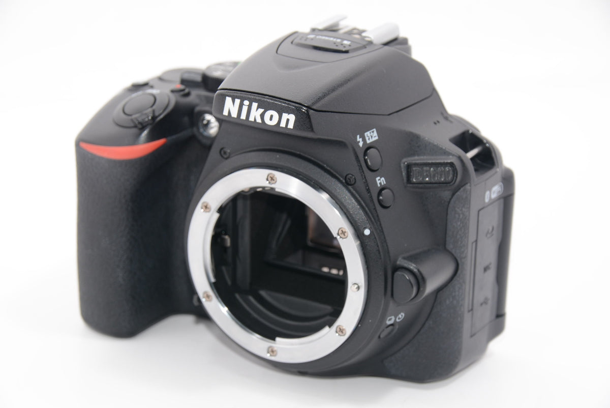 【外観並級】Nikon デジタル一眼レフカメラ D5600 ボディー ブラック D5600BK