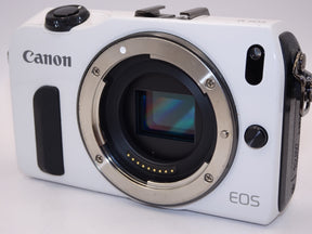 【外観特上級】Canon ミラーレス一眼カメラ EOS M レンズキット EF-M22mm F2 STM ホワイト