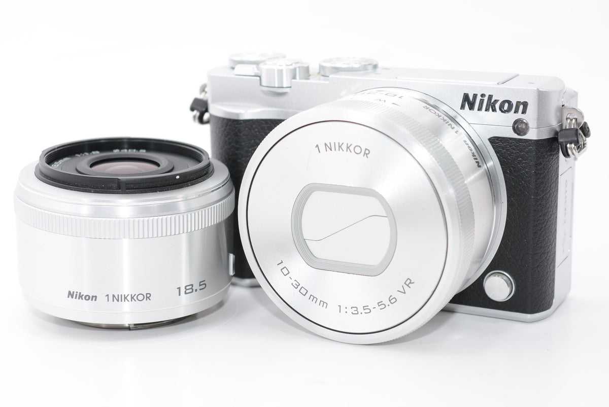 【外観特上級】Nikon ミラーレス一眼 Nikon1 J5 ダブルレンズキット シルバー J5WLKSL