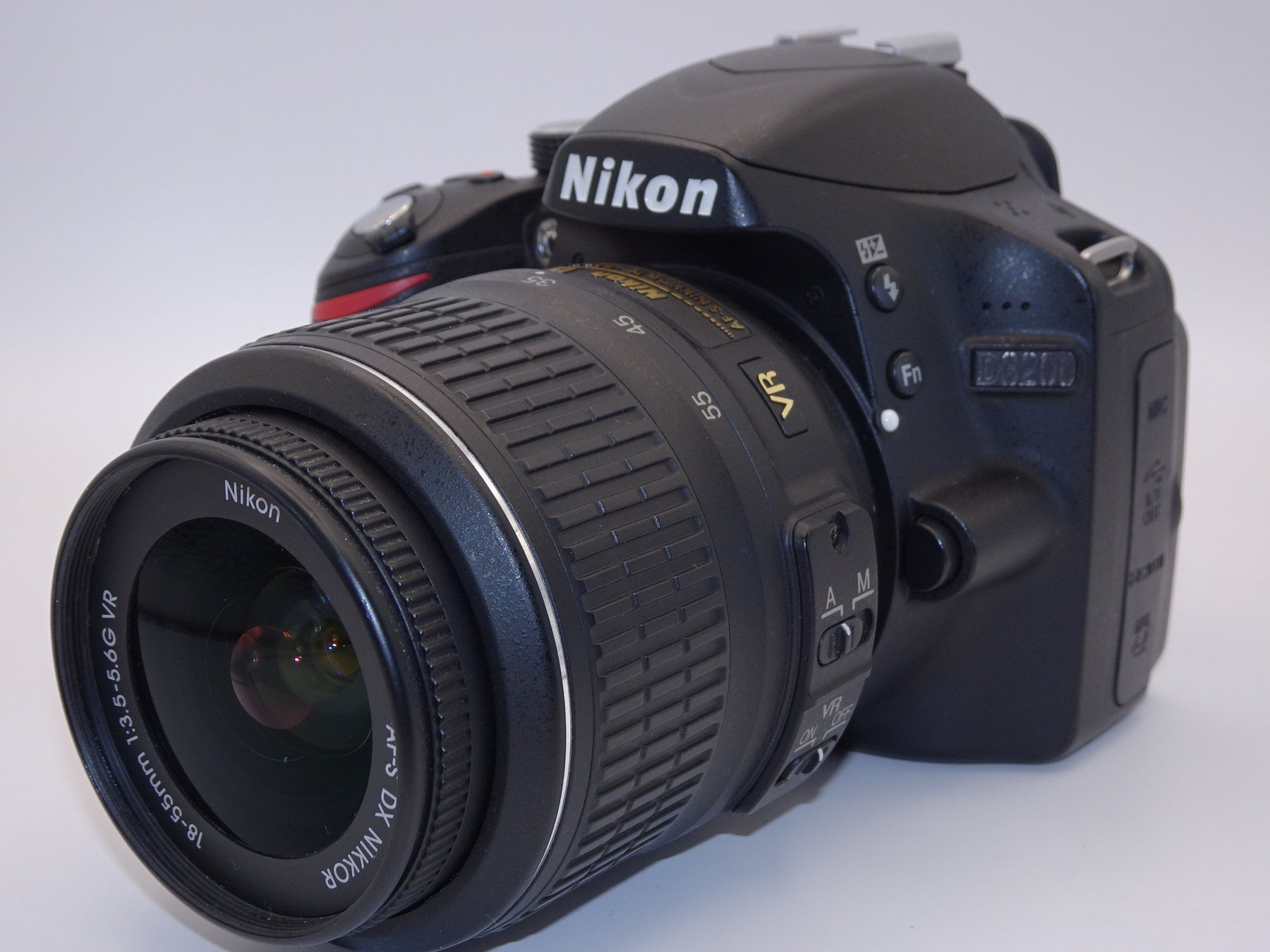 外観特上級】Nikon D3200 レンズキット AF-S DX NIKKOR 18-55mm f/3.5-5.6