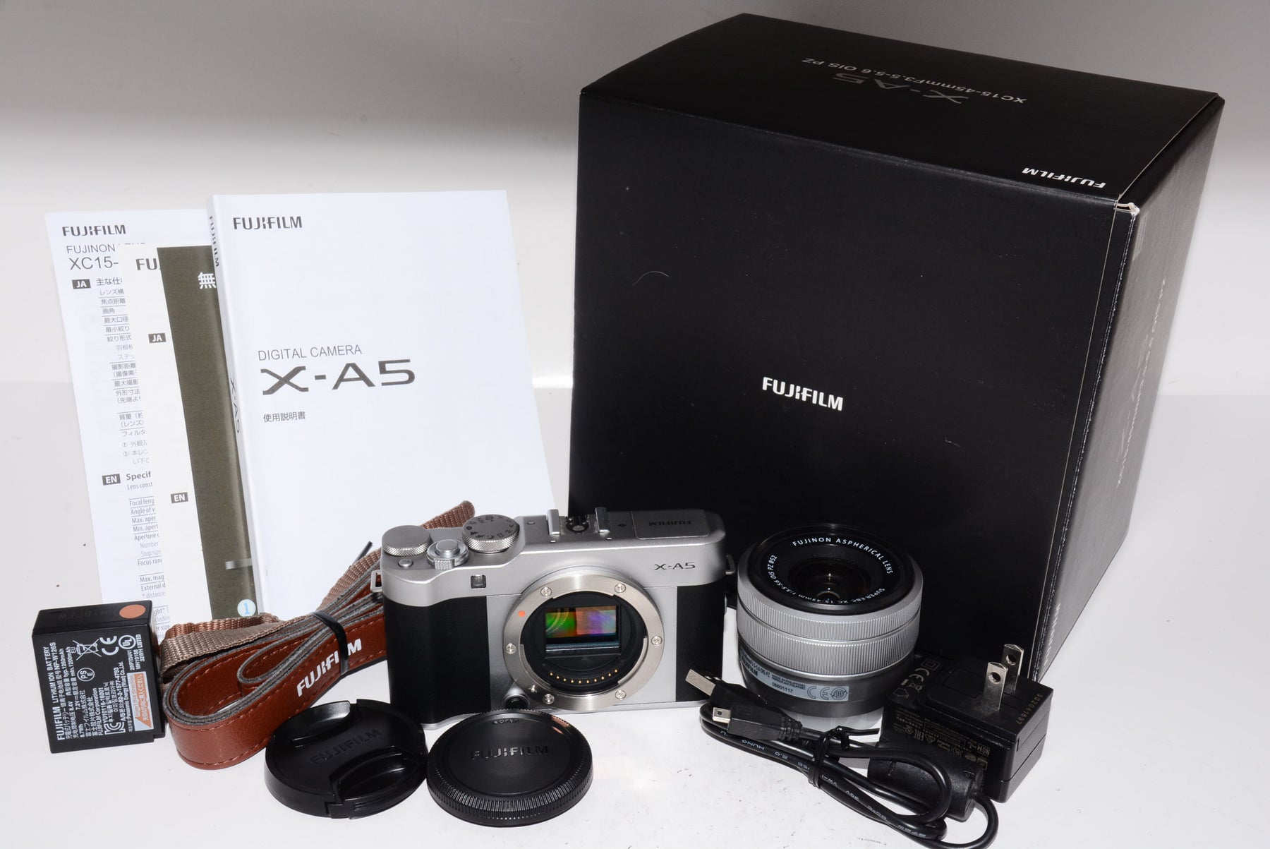 【外観並級】FUJIFILM ミラーレス一眼カメラ X-A5レンズキット シルバー X-A5LK-S