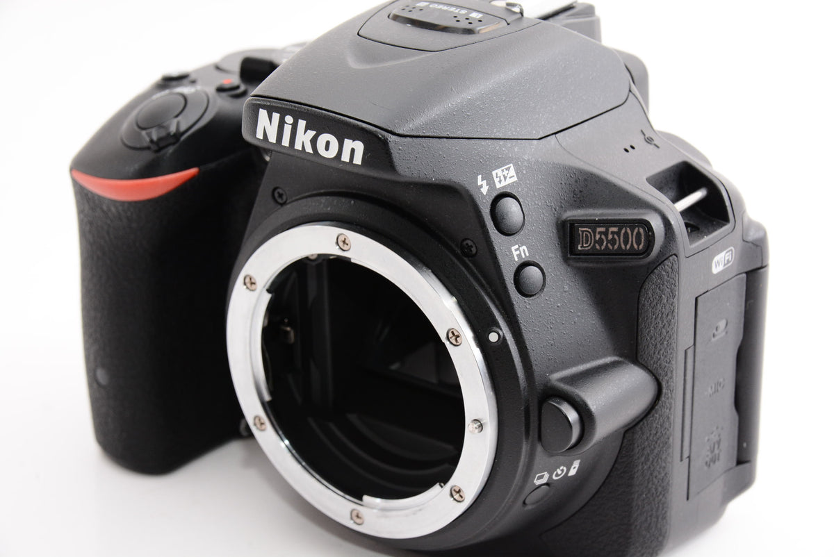 【オススメ】Nikon デジタル一眼レフカメラ D5500 ボディー ブラック 2416万画素 3.2型液晶 タッチパネル D5500BK