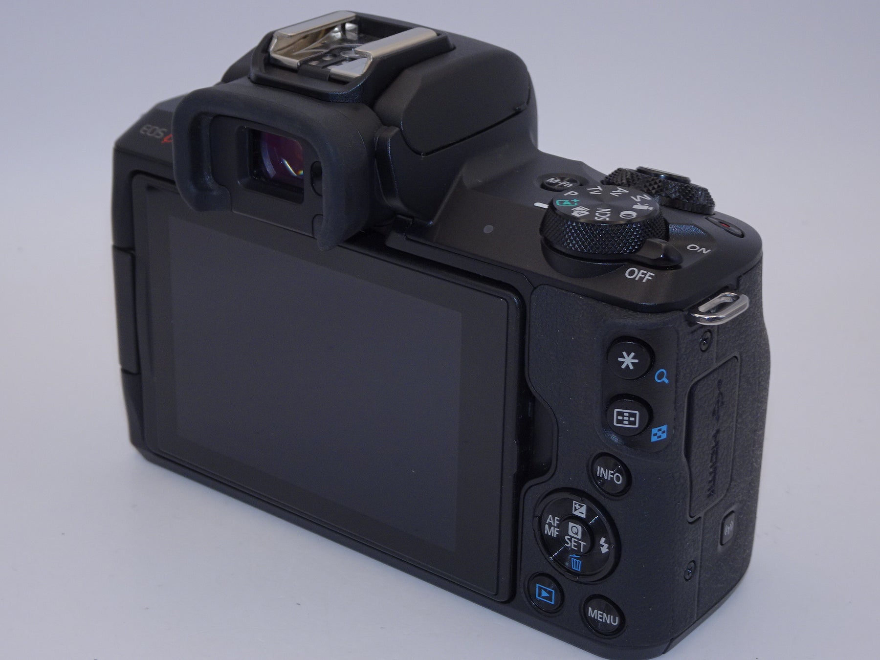 【外観特上級】Canon ミラーレス一眼カメラ EOS Kiss M2 ダブルズームキット ブラック KISSM2BK-WZK