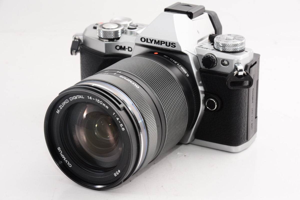 【外観特上級】OLYMPUS ミラーレス一眼 OM-D E-M5 MarkII 14-150mm IIレンズキットシルバー E-M5 MarkII 14-150mm IILK SLV E-M5MarkII1415IILKSL