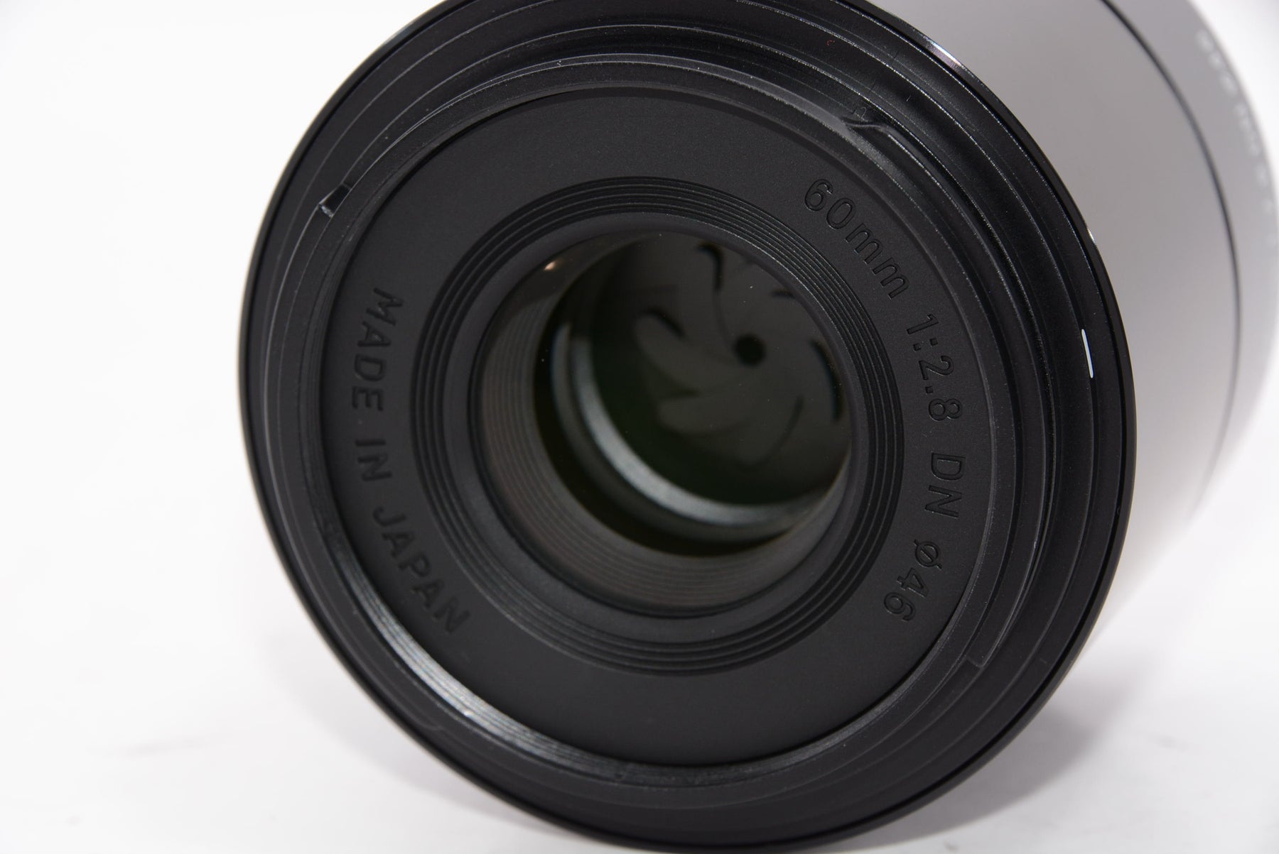 【外観特上級】SIGMA 単焦点望遠レンズ Art 60mm F2.8 DN ブラック ソニーE用 350659