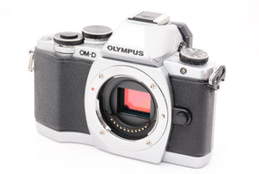 【外観特上級】OLYMPUS OM-D E-M10 ボディ シルバー ミラーレス一眼 OM-D E-M10 BODY SLV