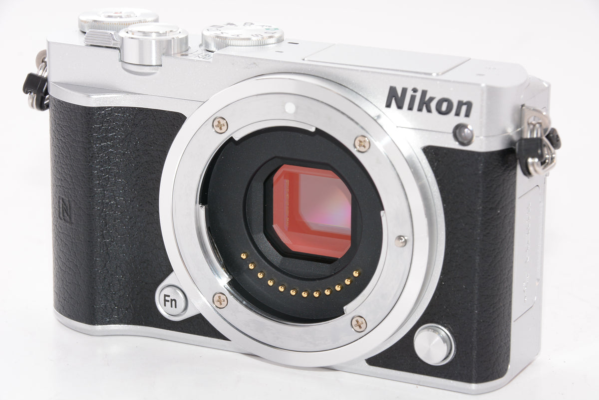 【外観特上級】Nikon ミラーレス一眼 Nikon1 J5 ダブルズームキット シルバー J5WZSL