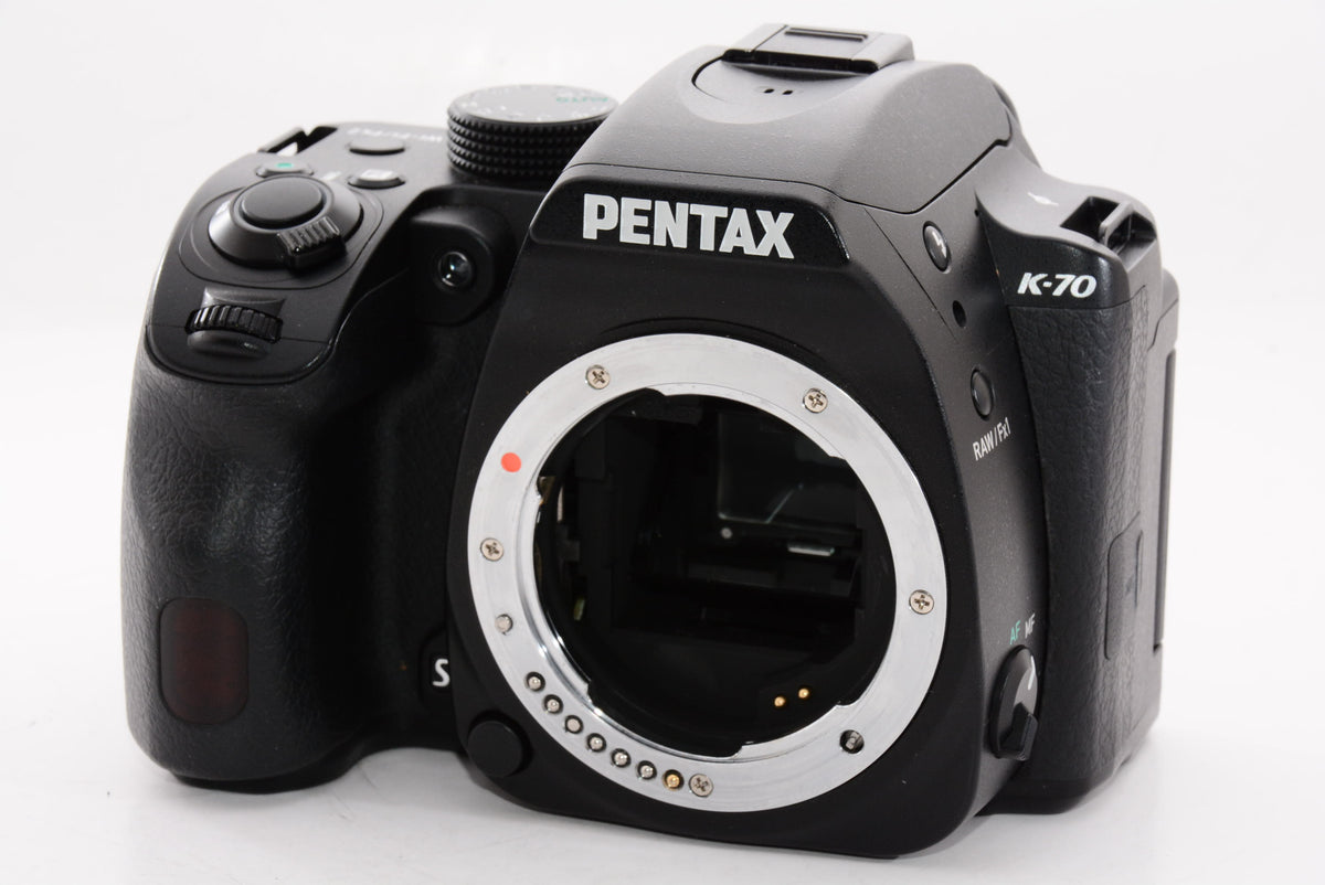 【外観特上級】PENTAX K-70 18-135mmWRレンズキット ブラック デジタル一眼レフカメラ 超高感度・高画質 2424万画素APS-C センサー アウトドアに最適 全天候型 一眼レフ 4.5段ボディ内手振れ補正搭載 明るく見やすいガラスペンタプリズム採用の視野率100%光学ファインダー 16258