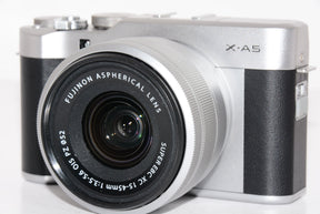 【外観並級】FUJIFILM ミラーレス一眼カメラ X-A5レンズキット シルバー X-A5LK-S