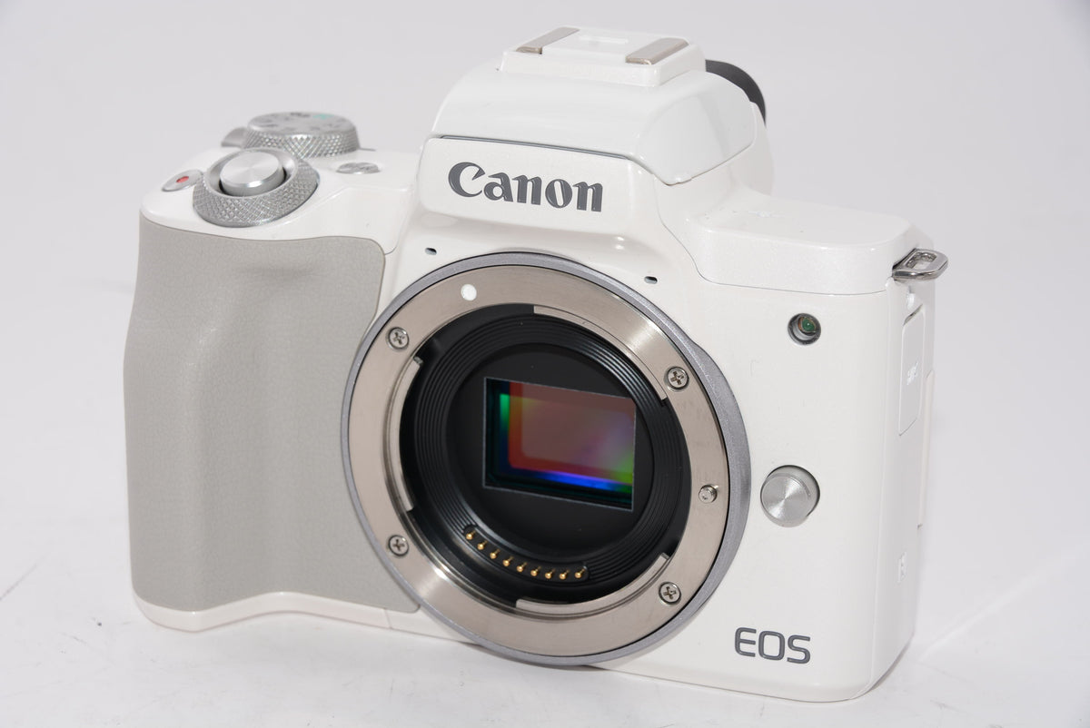 【外観特上級】Canon ミラーレス一眼カメラ EOS Kiss M ダブルズームキット ホワイト EOSKISSMWH-WZK