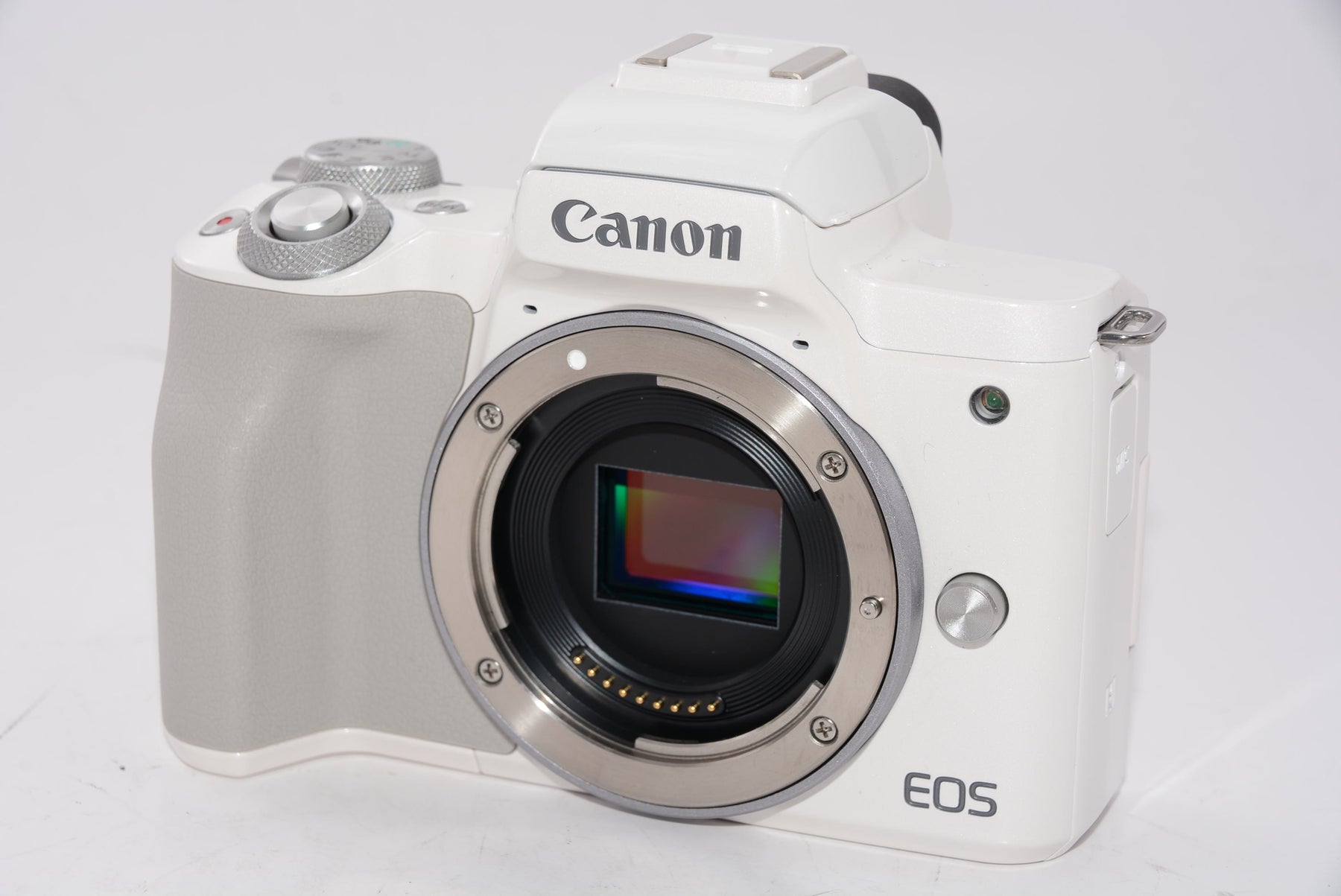 外観特上級】Canon ミラーレス一眼カメラ EOS Kiss M ダブルズームキット ホワイト EOSKISSMWH-