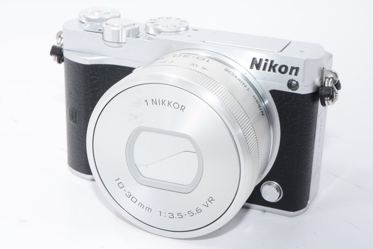 【外観並級】Nikon ミラーレス一眼 Nikon1 J5 標準パワーズームレンズキット シルバー J5HPLKSL