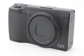 【外観特上級】RICOH GR III デジタルカメラ APS-Cサイズ大型CMOSセンサー搭載