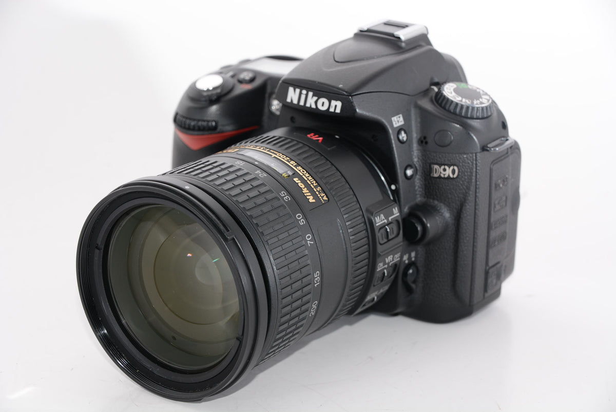 【外観特上級】Nikon デジタル一眼レフカメラ D90 AF-S DX 18-200 VRIIレンズキット D90LK18-200II