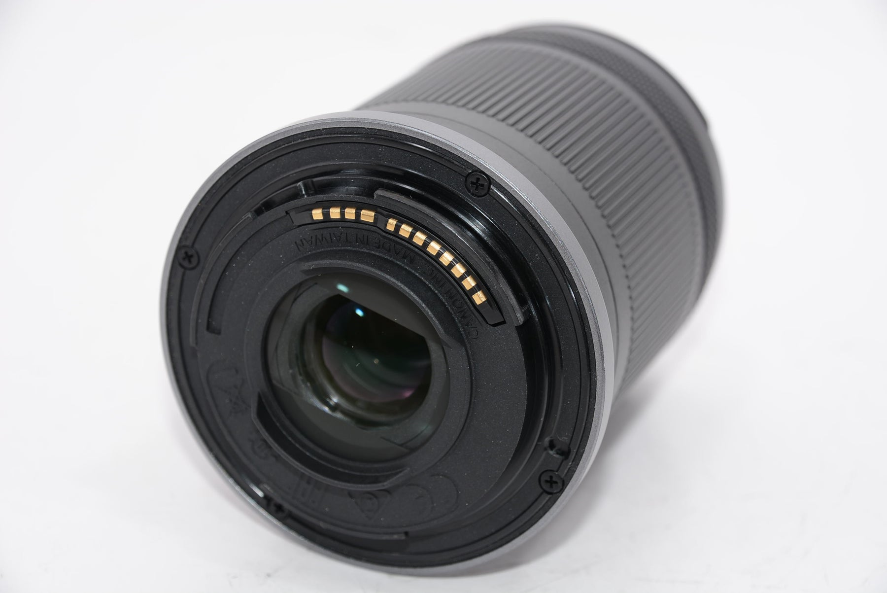 【ほぼ新品】Canon キヤノン ミラーレス一眼 ビデオログカメラ EOS R10 RF-S18-150mm F3.5-6.3 is STMレンズキット 24.2MP 4K動画 DIGIC X Image Processor搭載 高速撮影 被写体追跡 コンパクト コンテンツクリエイター向け ブラック