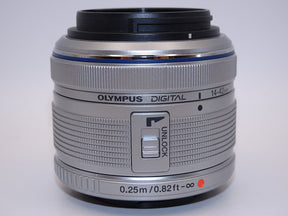【外観特上級】OLYMPUS 標準ズームレンズ M.ZUIKO DIGITAL 14-42mm F3.5-5.6 II R シルバー