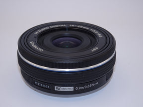 【外観特上級】OLYMPUS 電動式パンケーキズームレンズ M.ZUIKO DIGITAL ED 14-42mm F3.5-5.6 EZ BLK