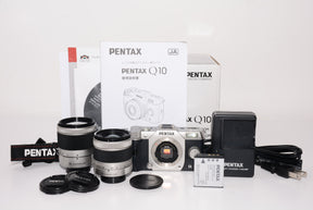 【外観特上級】PENTAX デジタルミラーレス一眼 Q10 ダブルズームキット [標準ズーム 02 STANDARD ZOOM ・望遠ズーム 06 TELEPHOTO ZOOM] シルバー Q10 WZOOMKIT SILVER 12174